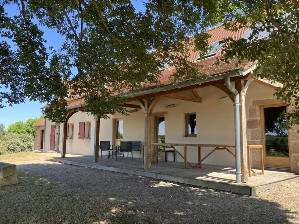 Gîte spacieux à Montbeugny, 14 pers., animaux acceptés - FR-1-489-593 House in Auvergne-Rhône-Alpes