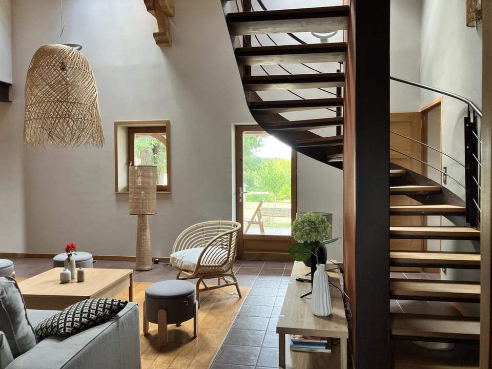 Gîte spacieux à Montbeugny, 14 pers., animaux acceptés - FR-1-489-593 House in Auvergne-Rhône-Alpes