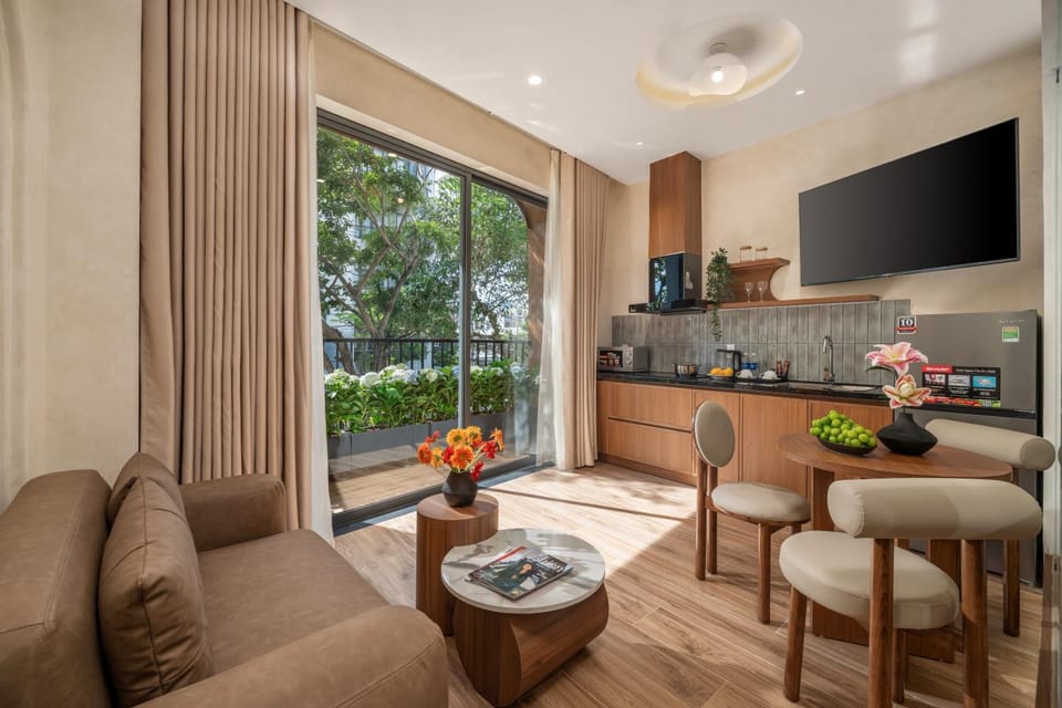 TV and multimedia, Coffee/tea facilities, Kitchen or kitchenette, Living room, Dining area, minibar, oven, stove
