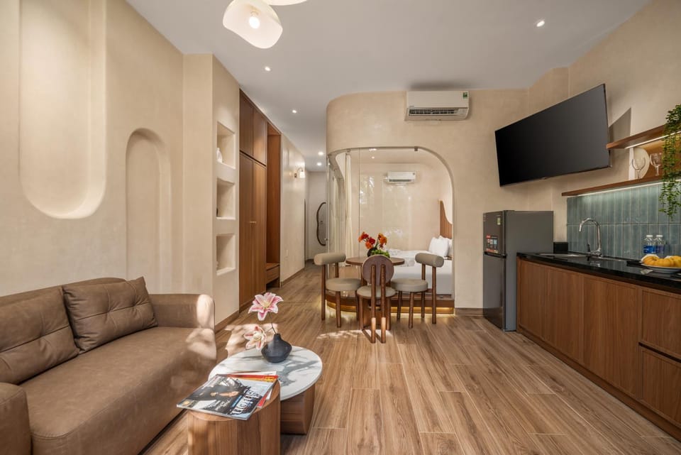 TV and multimedia, Kitchen or kitchenette, Living room, Seating area, Dining area, air conditioner
