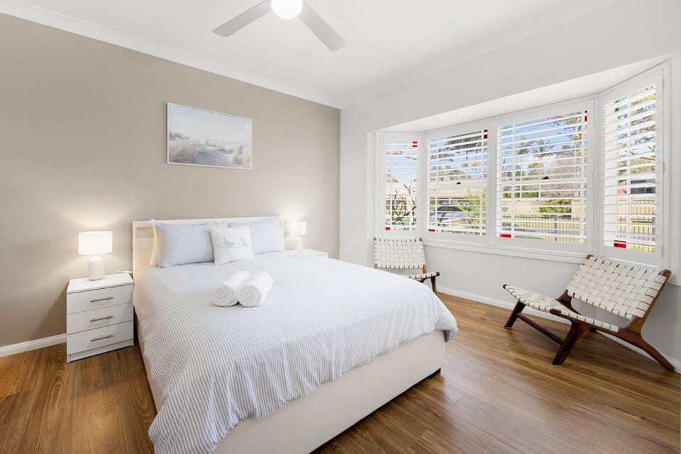 Dolphin Cove - Pet Friendly with Fireplace House in Callala Bay