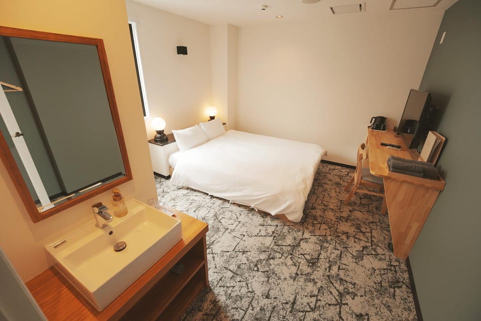 Photo of the whole room, Bedroom