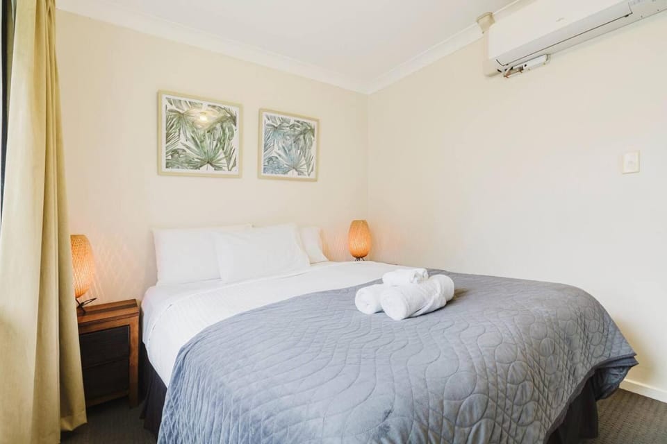 Bed, Bedroom, towels, air conditioner