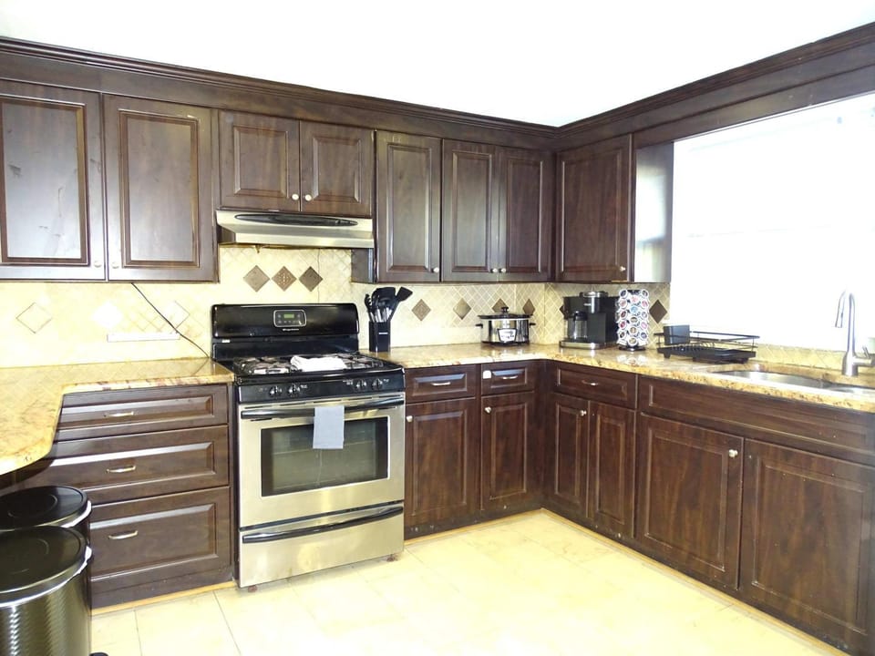 Comfortable Renovated 3 Bed Apartment Apartment in Framingham