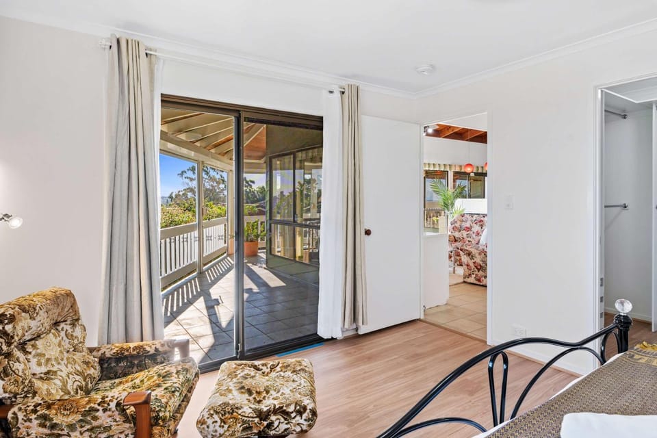 Spacious 4BR Retreat With Stunning Brisbane View House in Brisbane