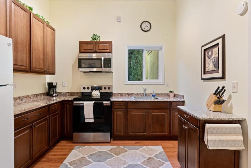 Ideal Getaway Near Lake Washington & Seattle House in Kenmore