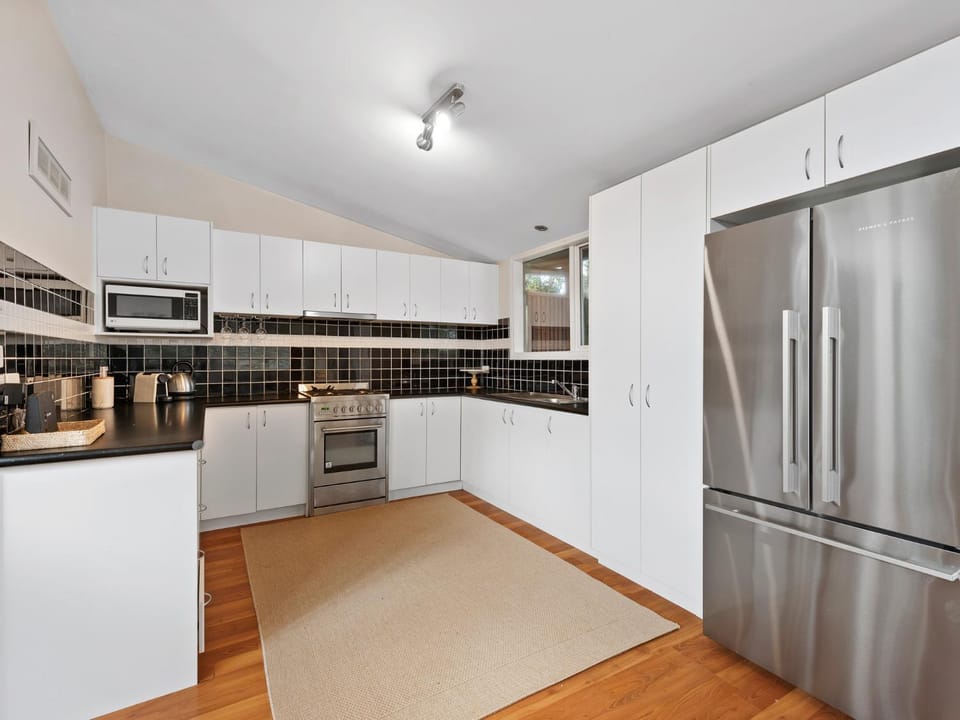 Kitchen or kitchenette, oven