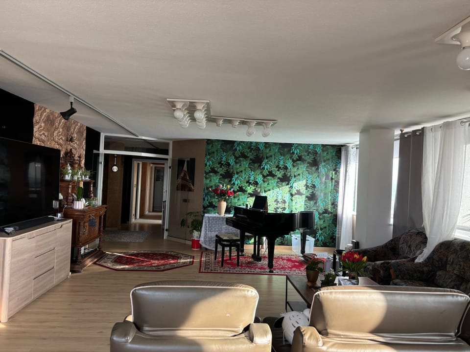 Communal lounge/ TV room, TV and multimedia, Living room, Seating area
