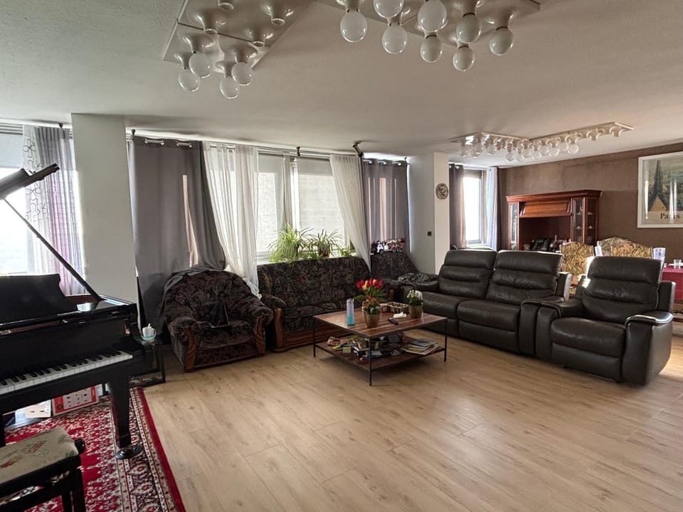 Communal lounge/ TV room, TV and multimedia, Living room, Seating area
