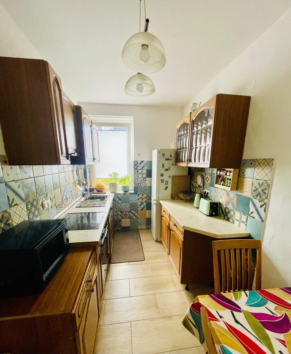Dining area, oven, stove
