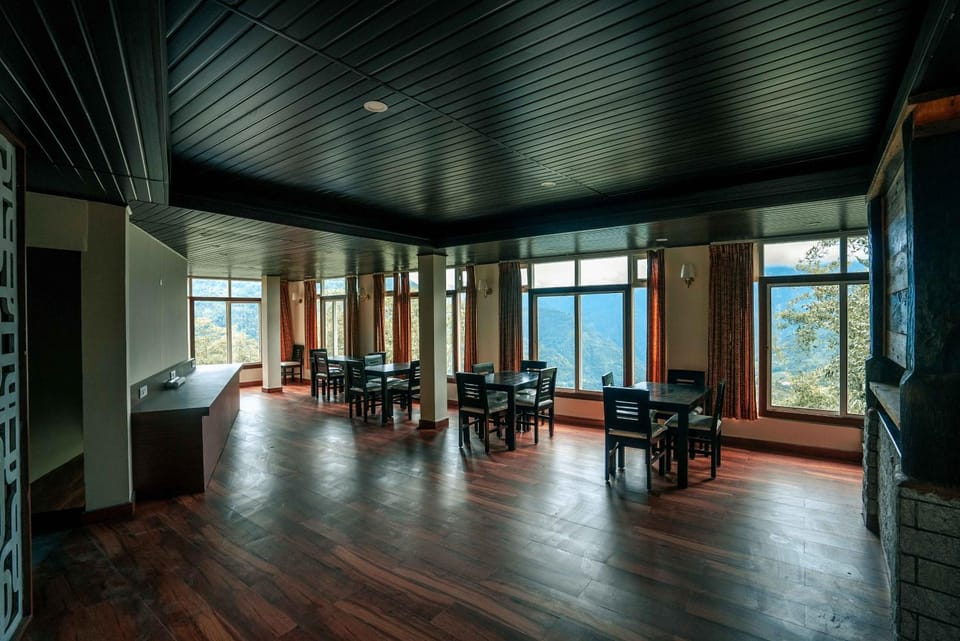 Restaurant/places to eat, Dining area