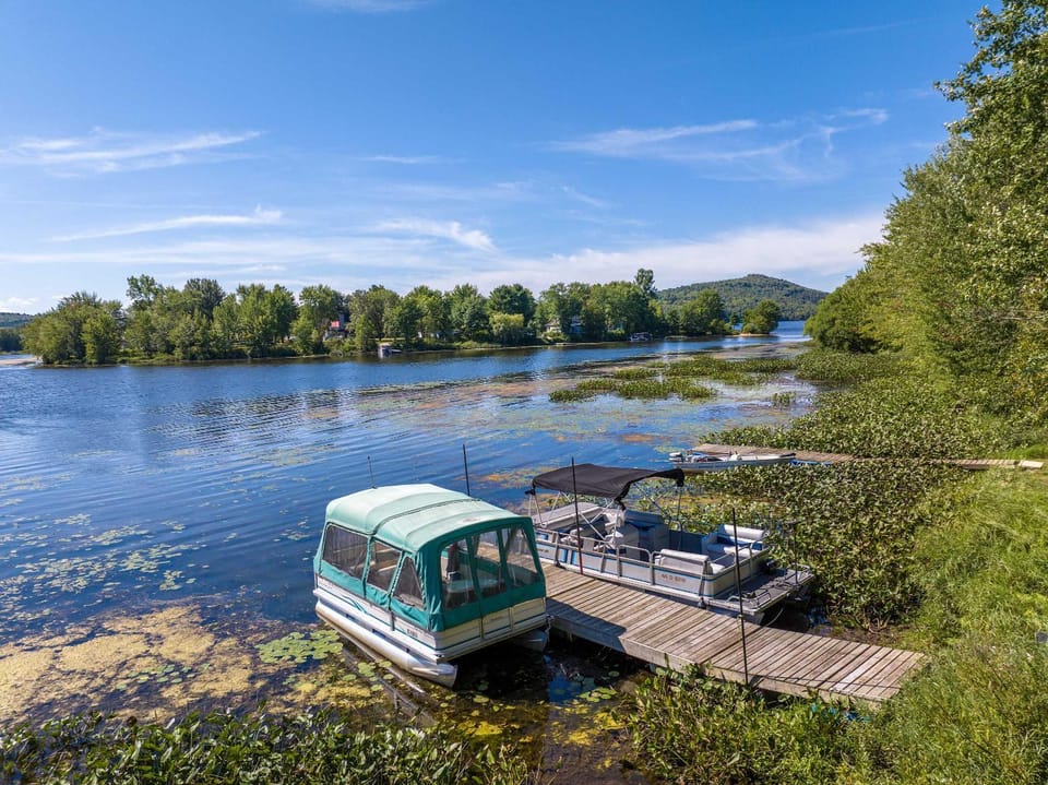 Spa & Lake Access - Le Chic Shack des 3 lacs Chalet in Quebec