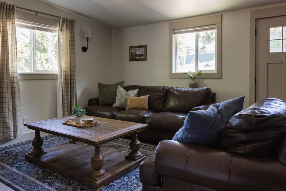 Comfy Home with Game Room & Back Yard - Kid Friendly House in Spring Valley