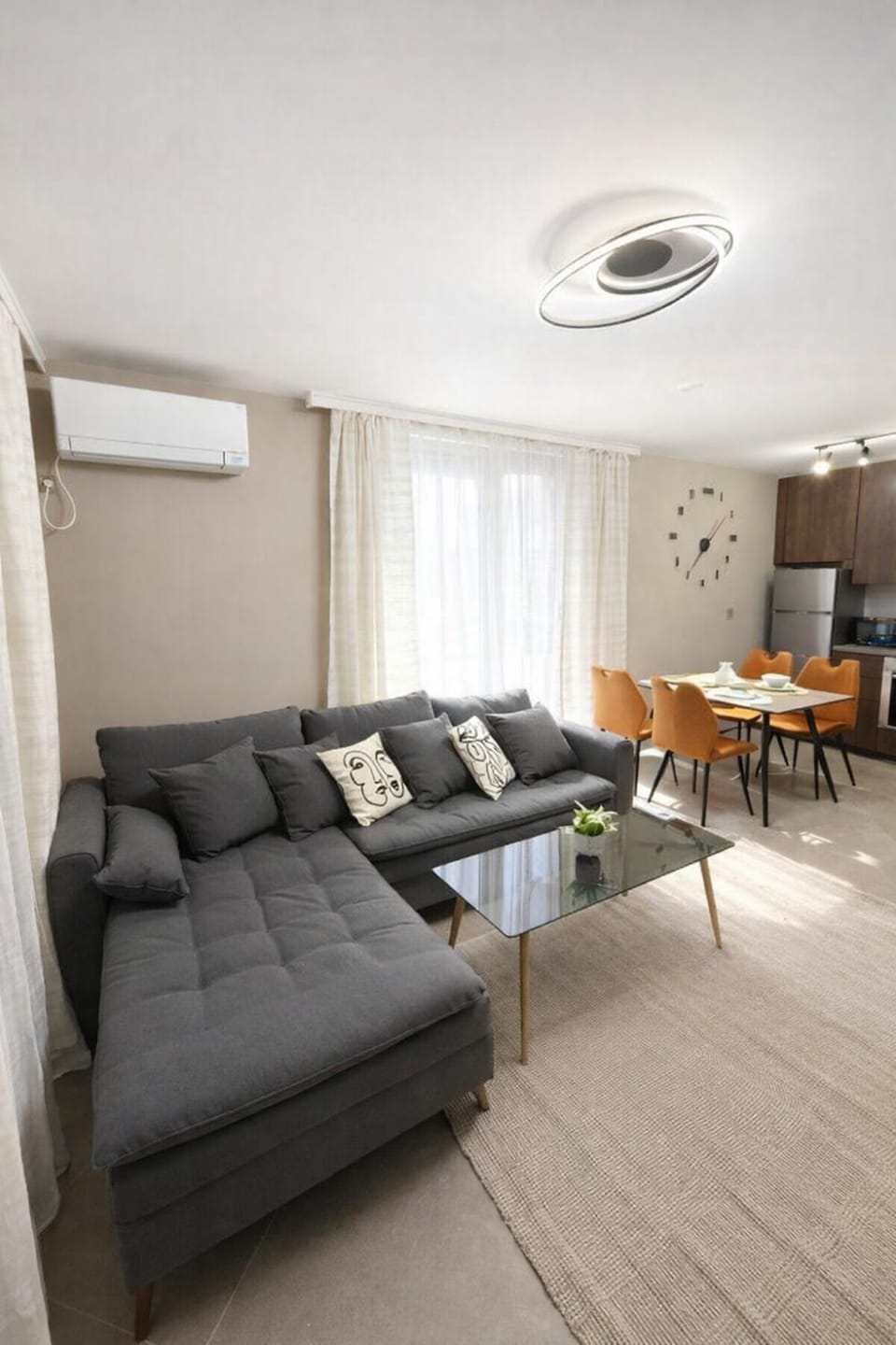 Kitchen or kitchenette, Living room, Seating area, Dining area, air conditioner