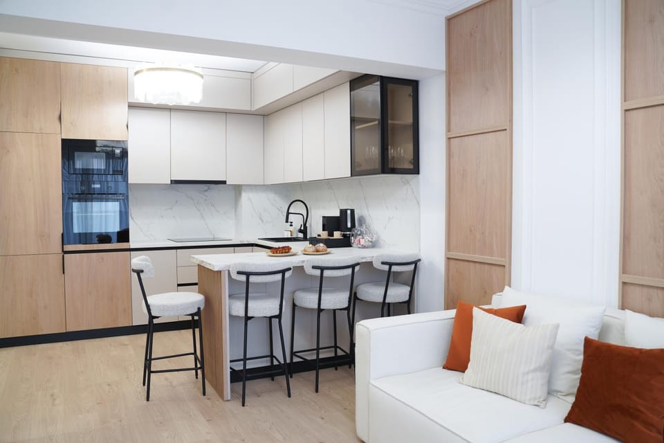 Kitchen or kitchenette, Living room