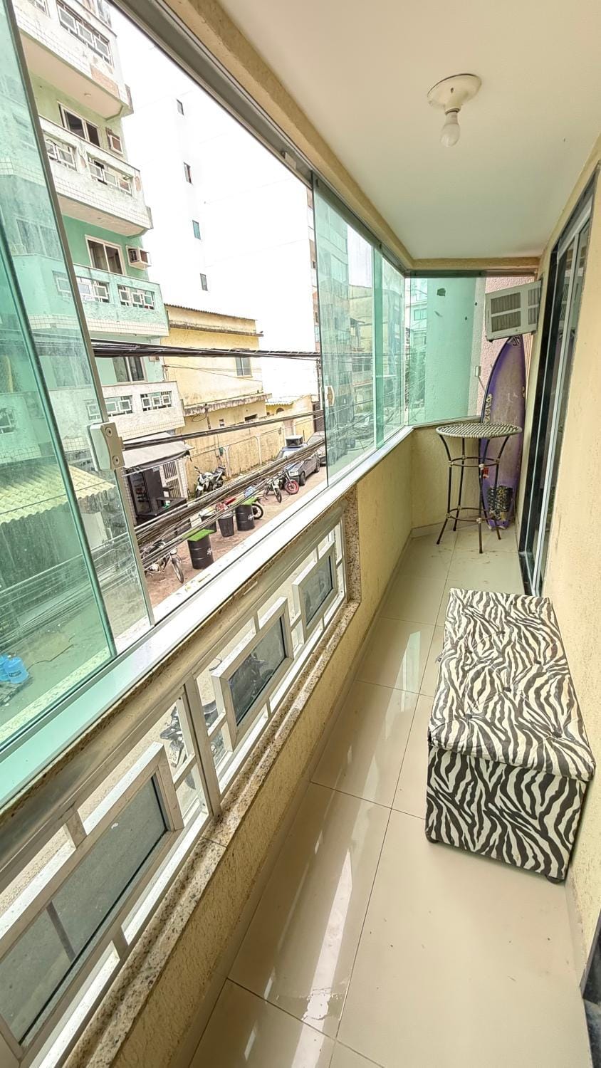 Apto completo a 1 rua da praia com ar condicionado Apartment in Rio de Janeiro