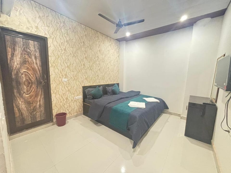 Bed, TV and multimedia, Photo of the whole room, Bedroom, air conditioner