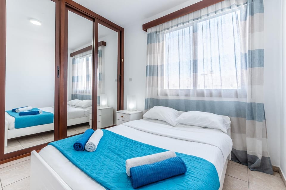 Bed, Bedroom, towels, wardrobe