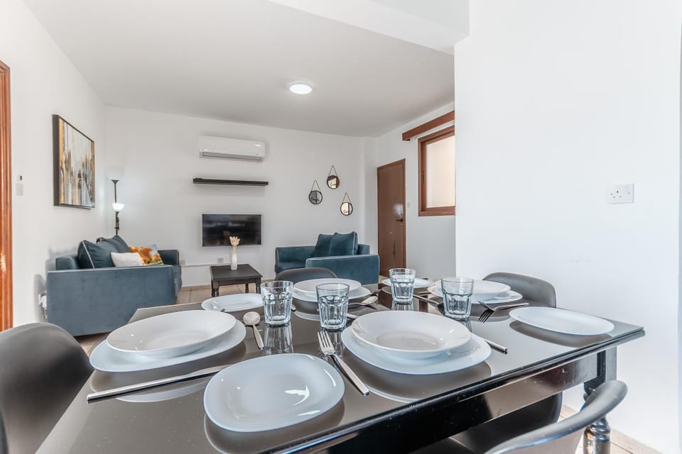 Living room, Seating area, Dining area, air conditioner