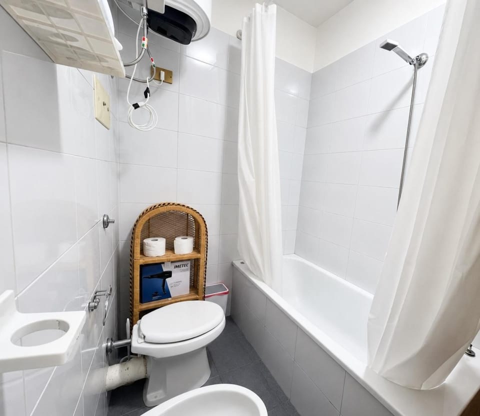 Toilet, Bathroom, towels
