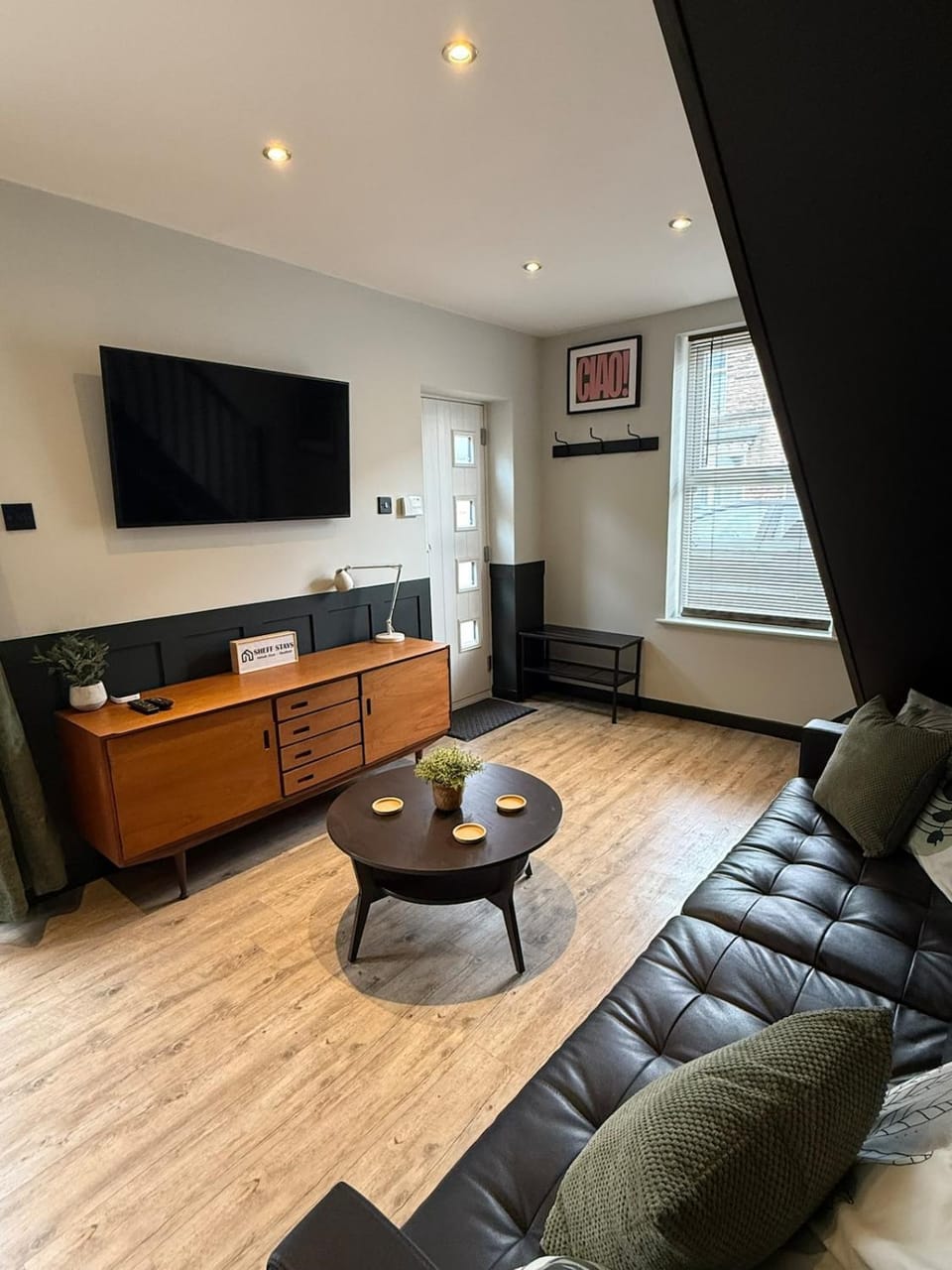TV and multimedia, Living room, Seating area, Evening entertainment