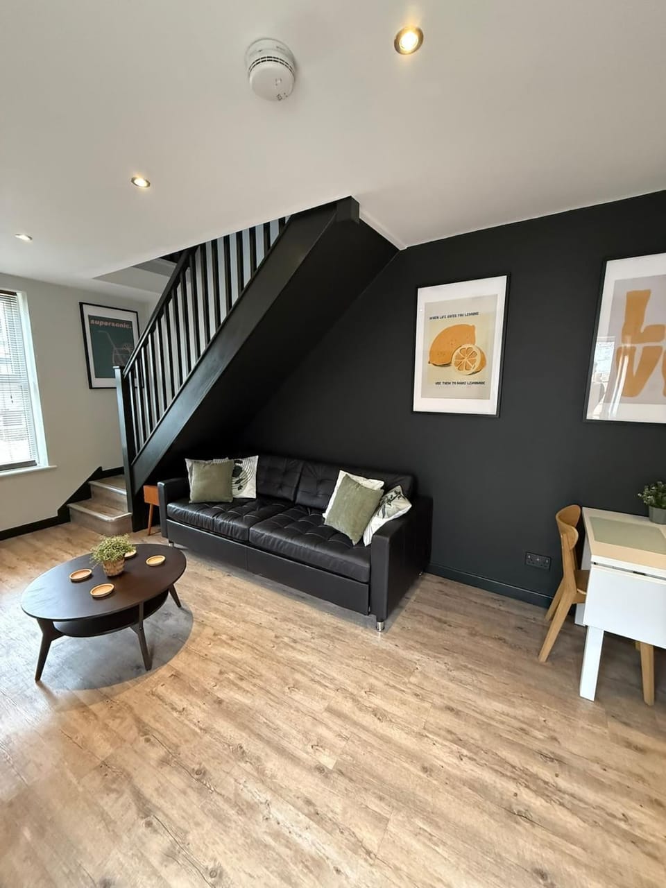 Living room, Seating area