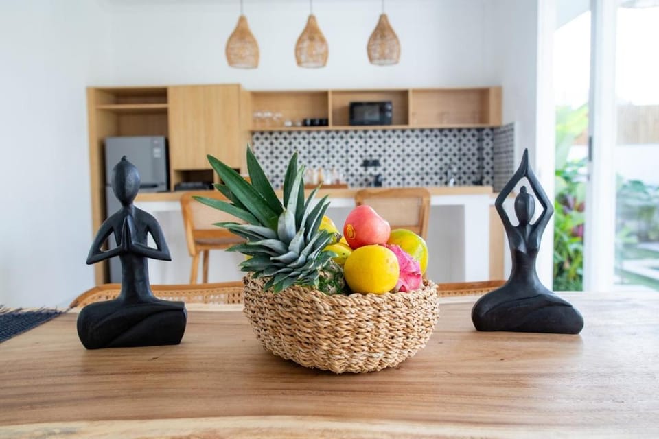 Kitchen or kitchenette, Decorative detail, Food, Breakfast