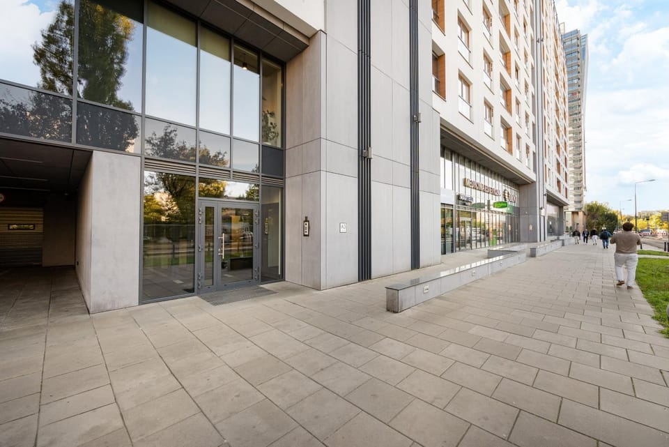 Property building, Neighbourhood, Location