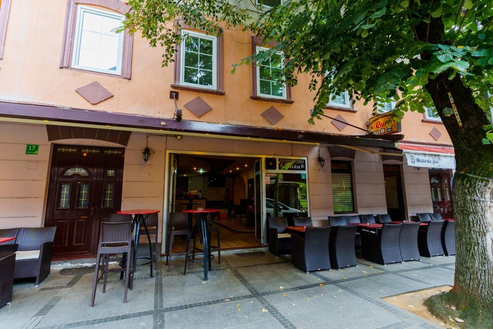 Property building, Restaurant/places to eat