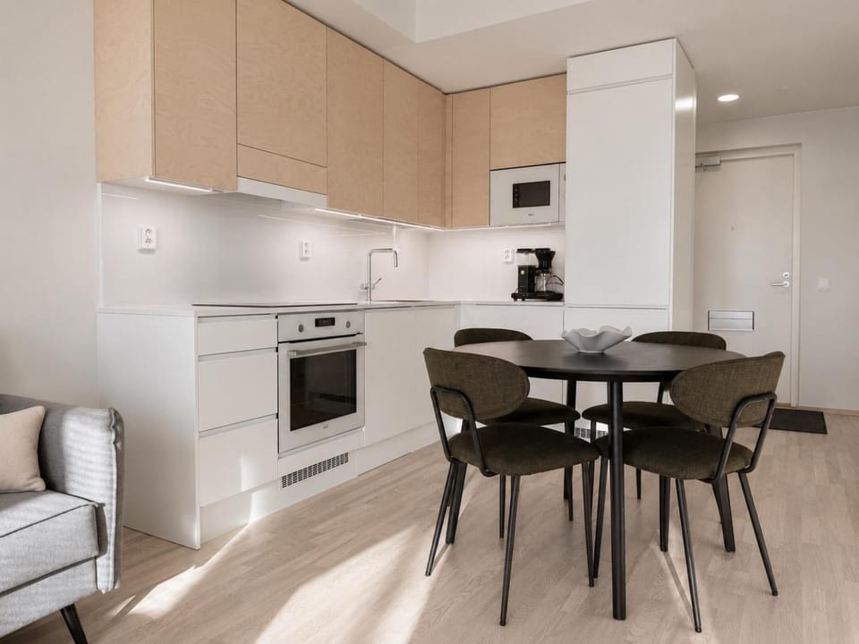 Quiet 10th floor apartment with balcony, next to train station Apartment in Finland