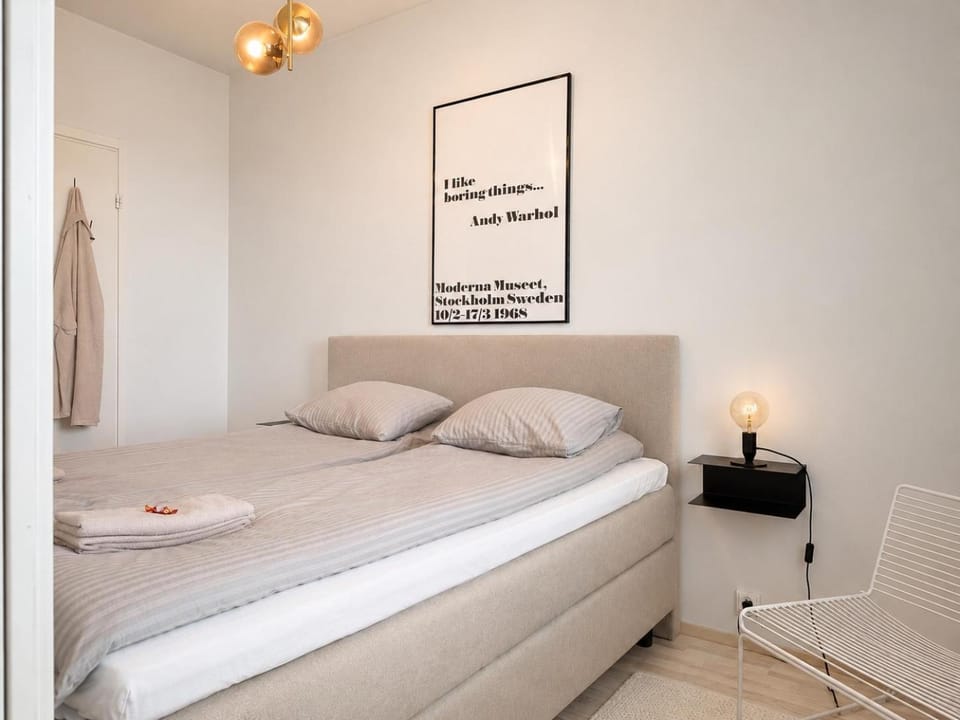 Quiet 10th floor apartment with balcony, next to train station Apartment in Finland