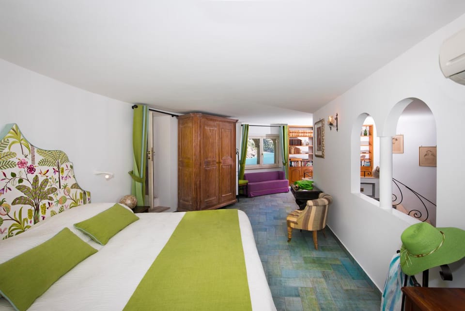 Bedroom, air conditioner