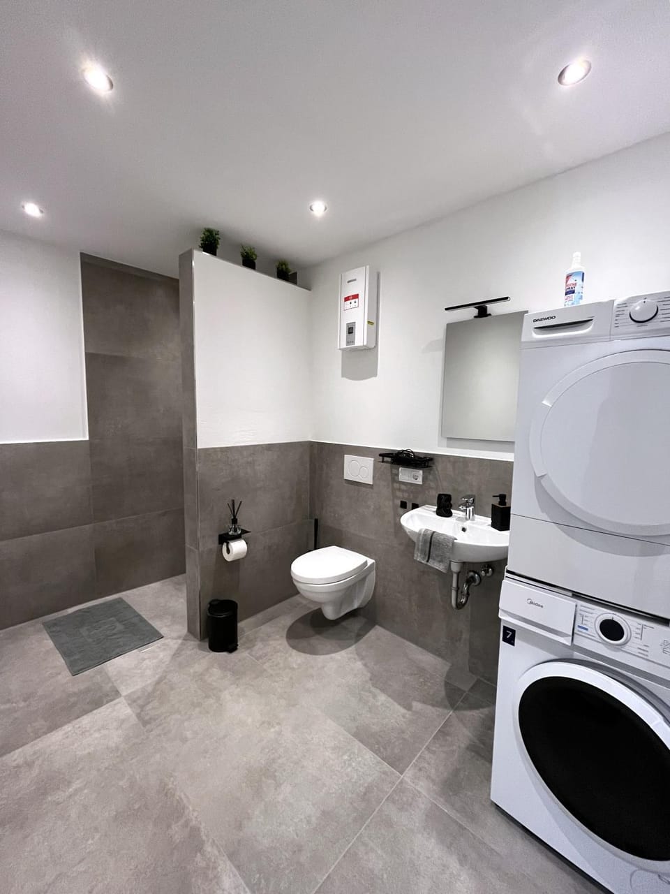 Toilet, Bathroom, washing machine, dryer