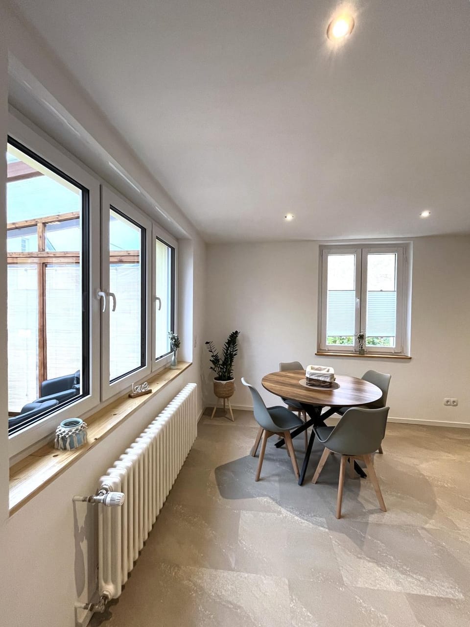 Seating area, Dining area