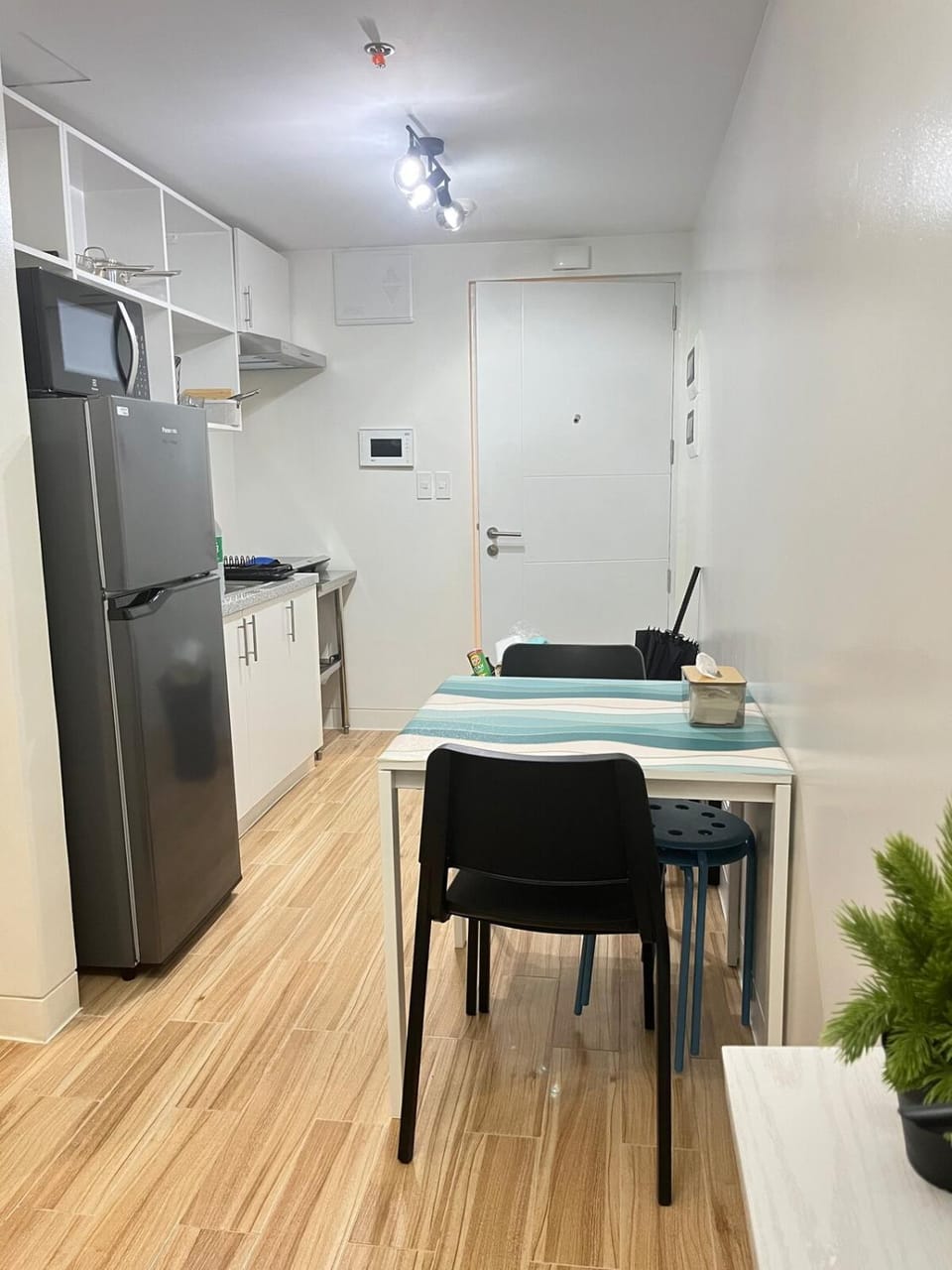 Kitchen or kitchenette, Dining area, minibar
