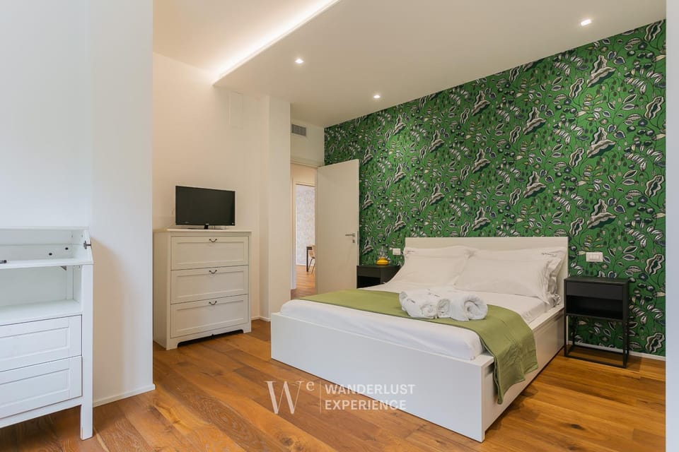 Communal lounge/ TV room, Bed, TV and multimedia, Photo of the whole room, Evening entertainment, Bedroom, wardrobe
