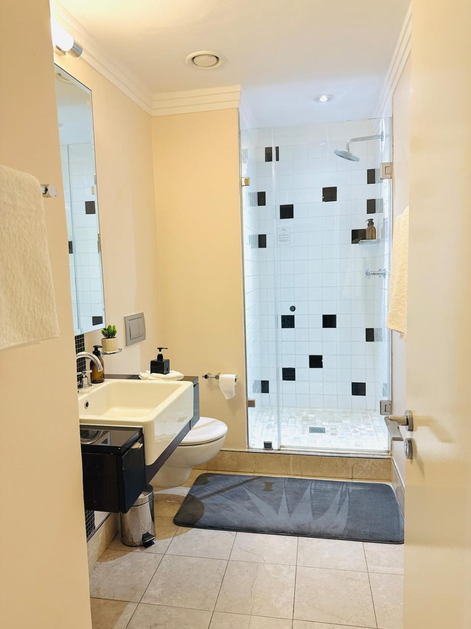 Amazing 2 Bedroom Apartment at Mandela Rhodes Place, Cape Town CBD Apartment in Cape Town