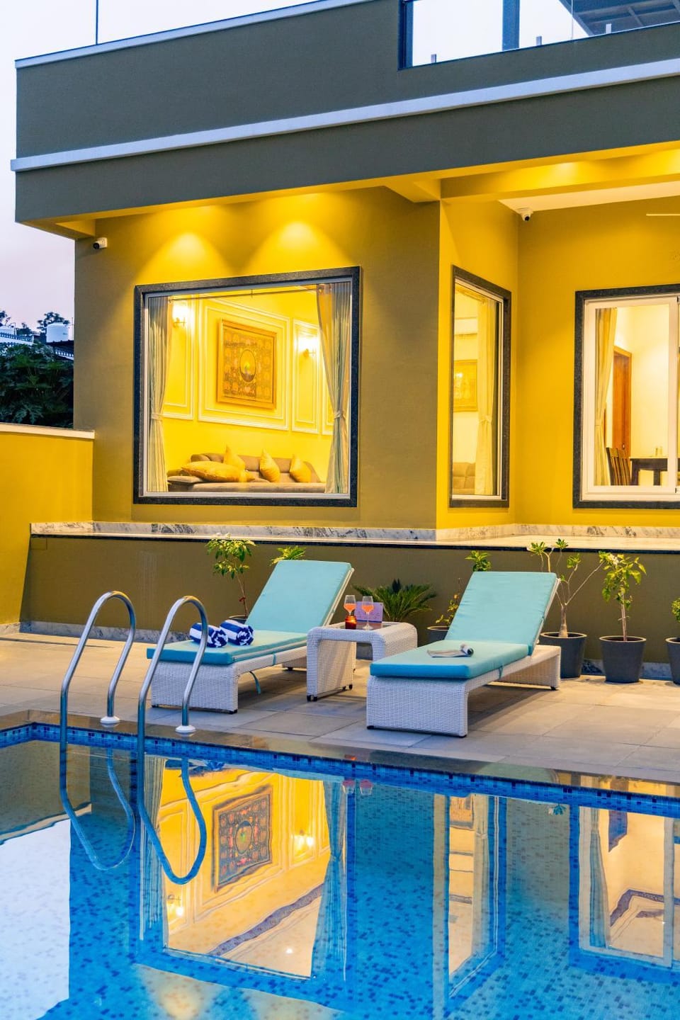 Pool view, Swimming pool, sunbed