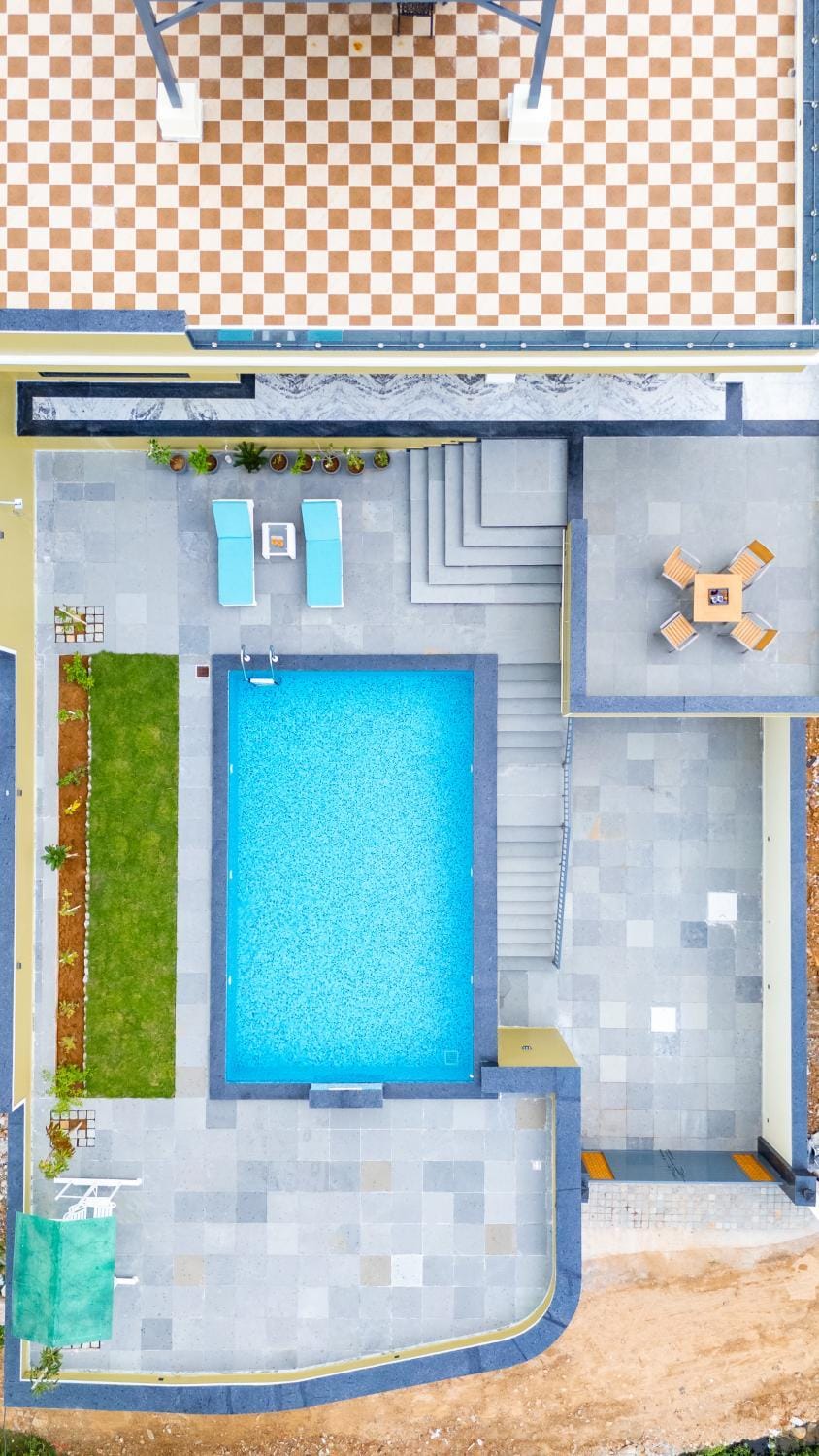 Pool view, Swimming pool, sunbed