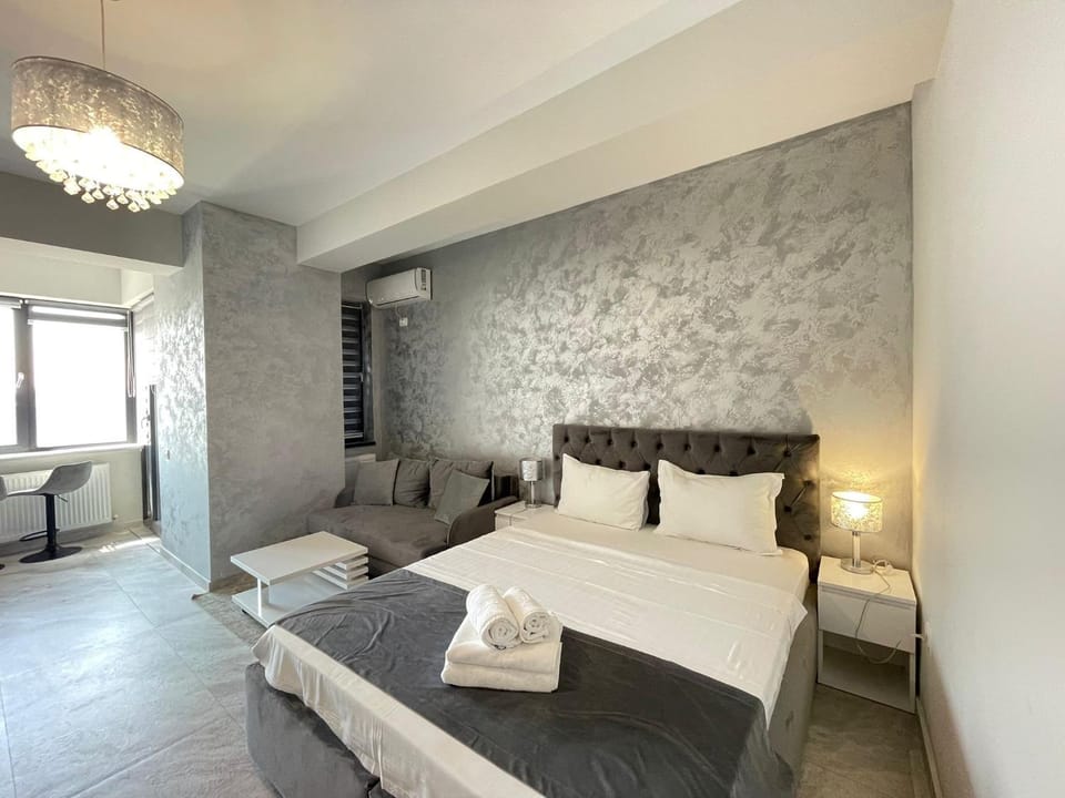 Bed, Photo of the whole room, Seating area