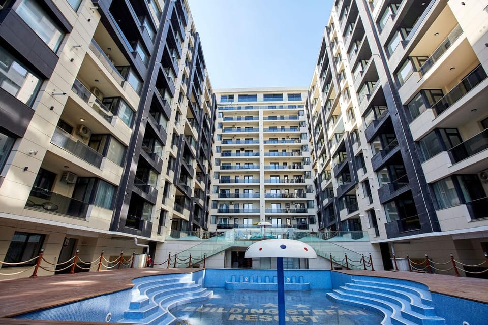 Property building, Day, Swimming pool, Location