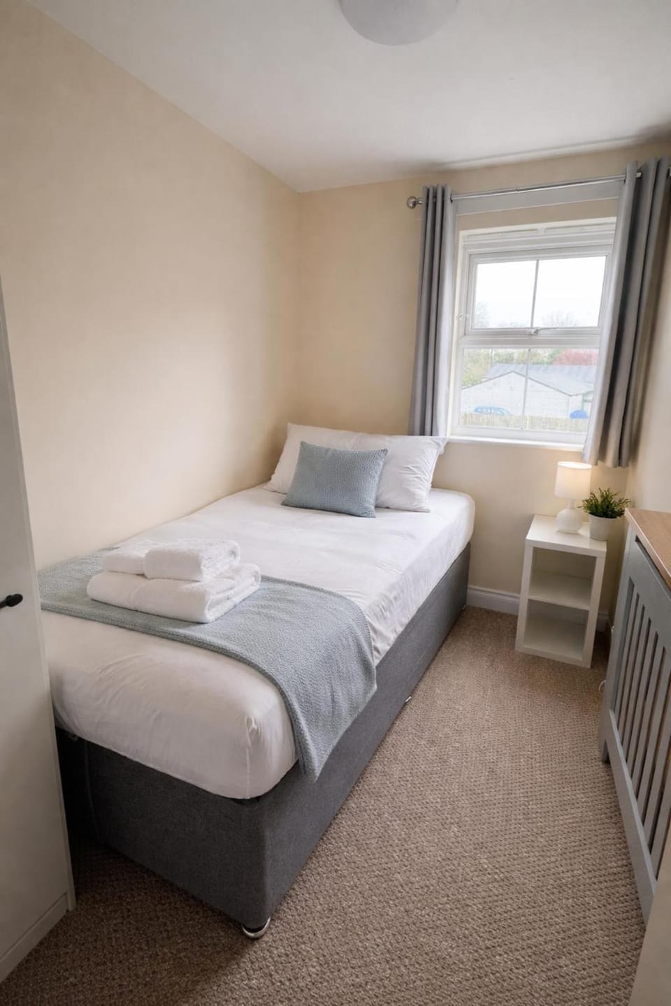 Sleeps8-FamilyFriendly-FreeParking-30MinToHeathrow House in Reading