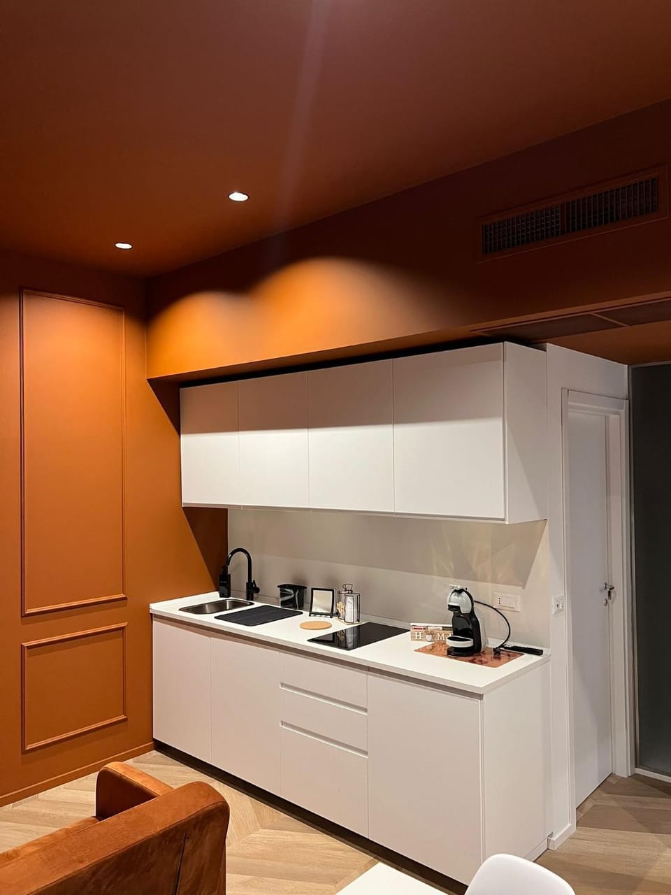 Coffee/tea facilities, Kitchen or kitchenette, stove