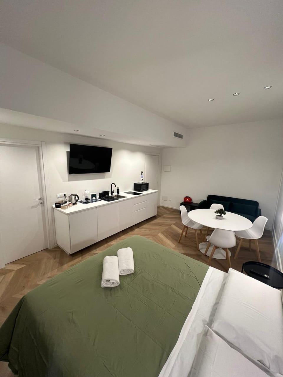 TV and multimedia, Kitchen or kitchenette, Bedroom