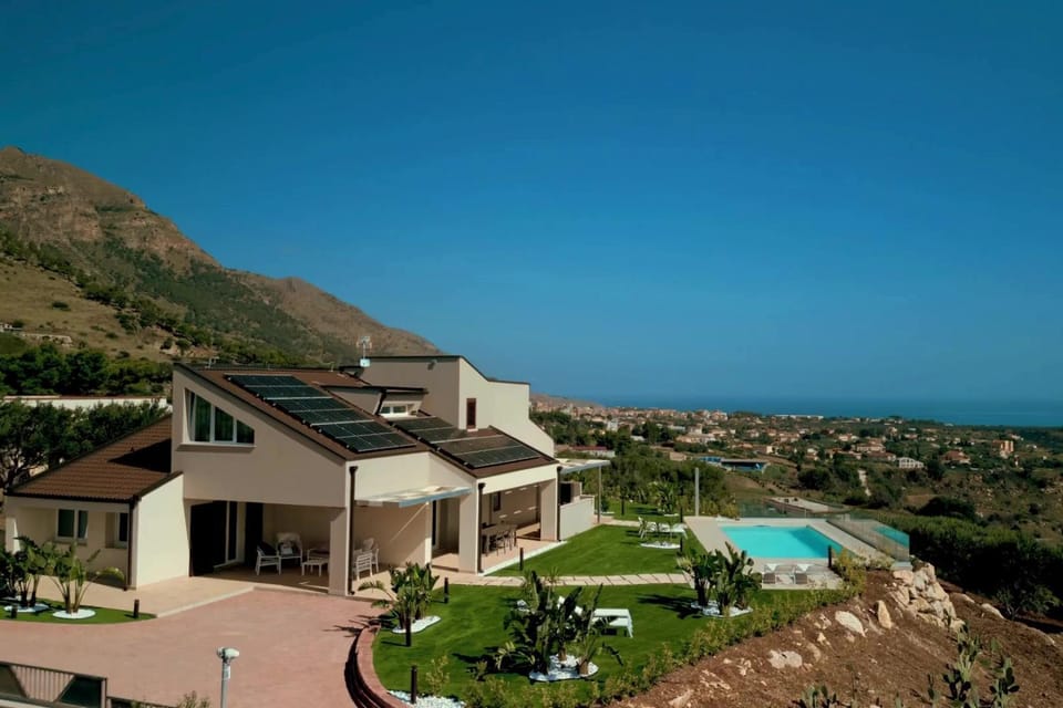 Property building, Day, Natural landscape, Pool view, Sea view, Swimming pool, sunbed