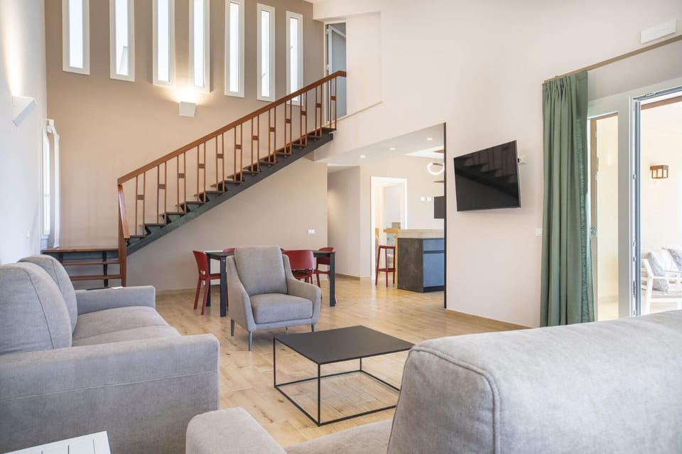 TV and multimedia, Living room, Dining area
