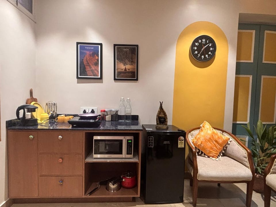 Coffee/tea facilities, Kitchen or kitchenette, minibar, stove