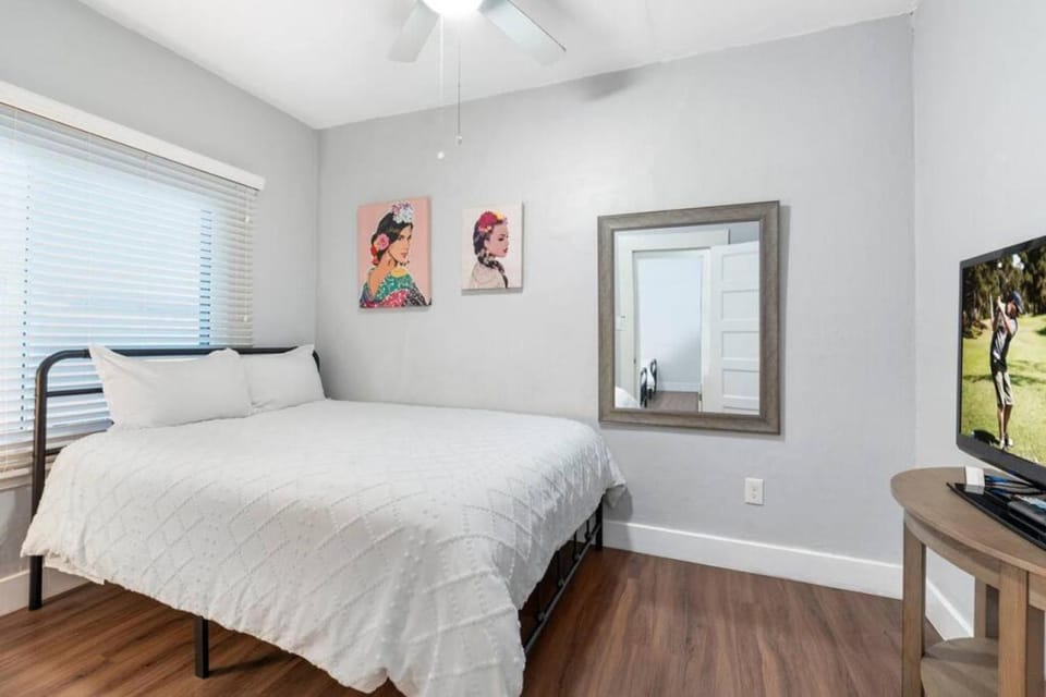 Centra Phoenix House KingBed House in Phoenix