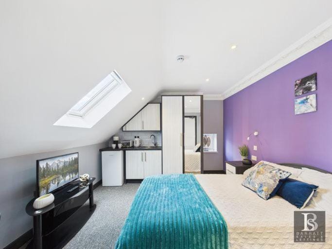 Bed, Kitchen or kitchenette, Photo of the whole room, Bedroom