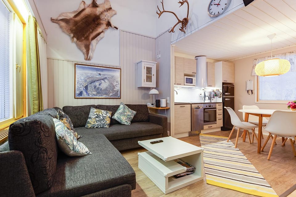 Kitchen or kitchenette, Seating area, Dining area